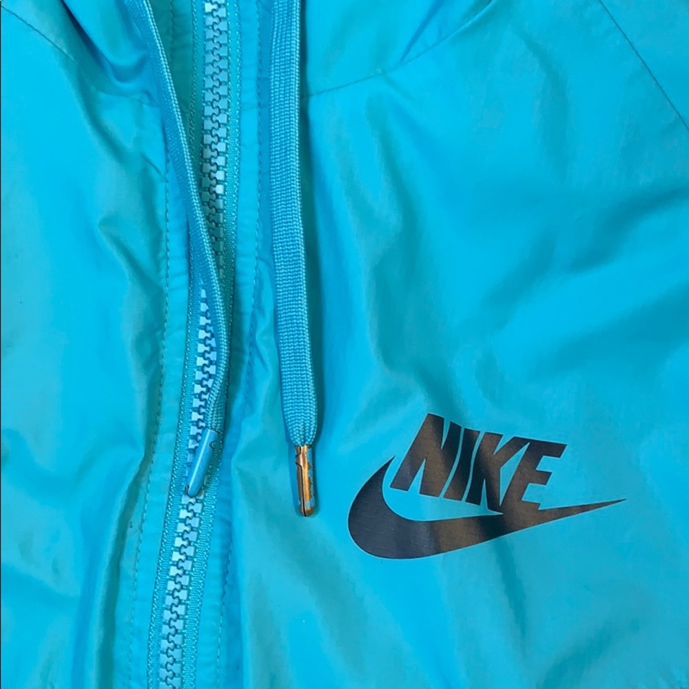 Nike Wind Breaker - Picture 2 of 4